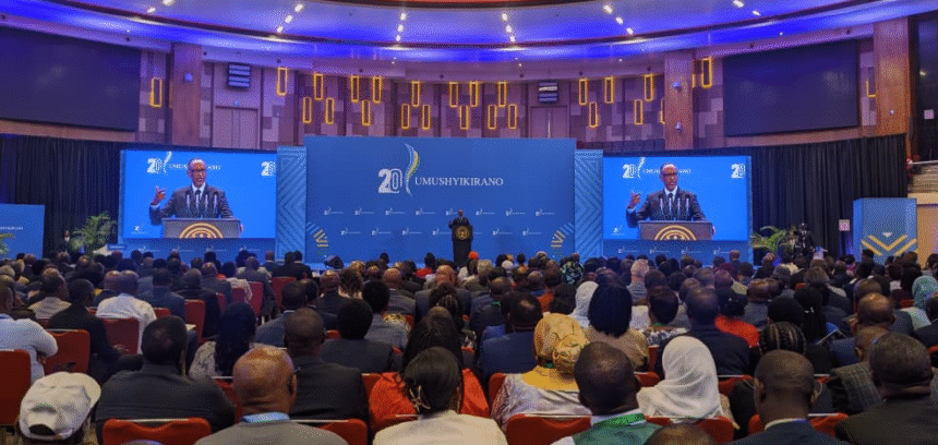 الرئيس الرواندي بول كاغامي خلال مؤتمر الحوار الوطني