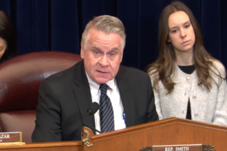 رئيس اللجنة الفرعية المعنية بأفريقيا في الكونغرس الأمريكي، كريستوفر سميث